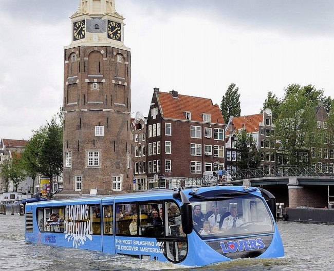 Autobuss-amfibija Amsterdamā